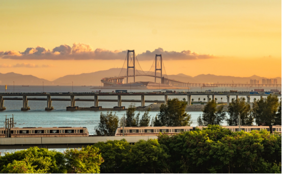 深中通道讓珠江口東西兩岸的寶安區(qū)和中山市進(jìn)入“半小時(shí)生活圈”。 黃城 攝