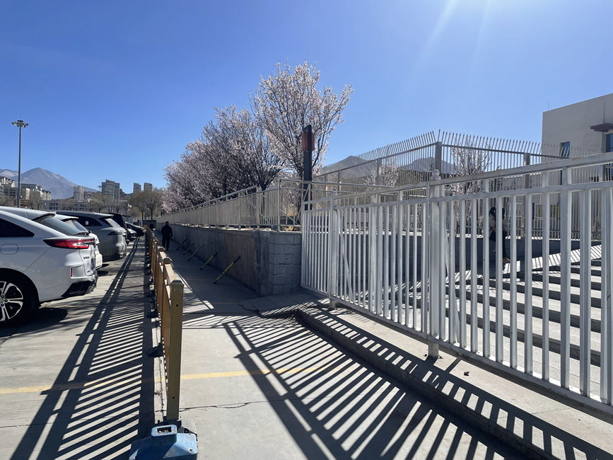 車站原進(jìn)站口。拉薩高新區(qū)市政市容管理局供圖